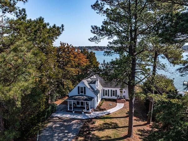 289 King Carter Lane, WEEMS, VA 22576