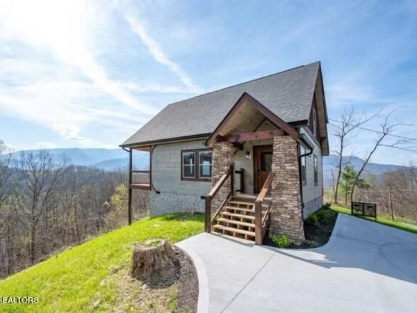 719 Upper Windsor Way, Gatlinburg, TN 37738