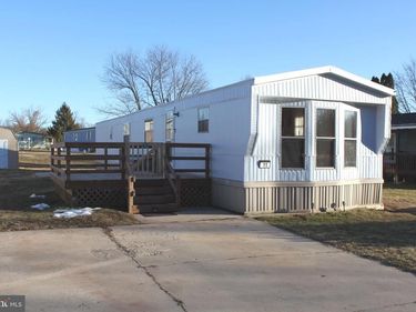 11 MISTY LANE, MIDDLETOWN, PA 17057