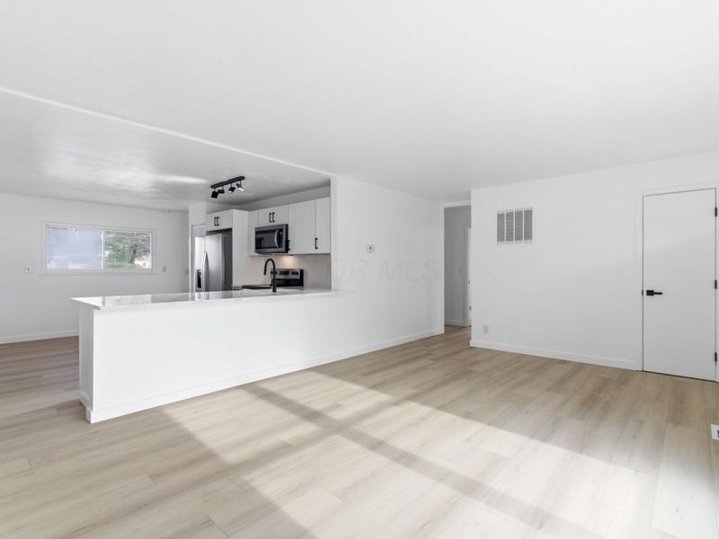 278 Empire Drive , Columbus, OH 43230 Photo 7