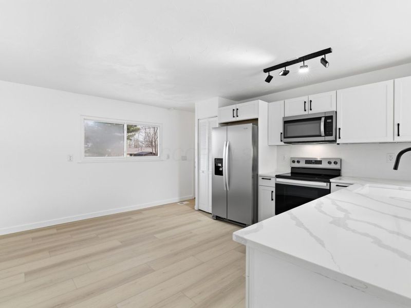 278 Empire Drive , Columbus, OH 43230 Photo 9