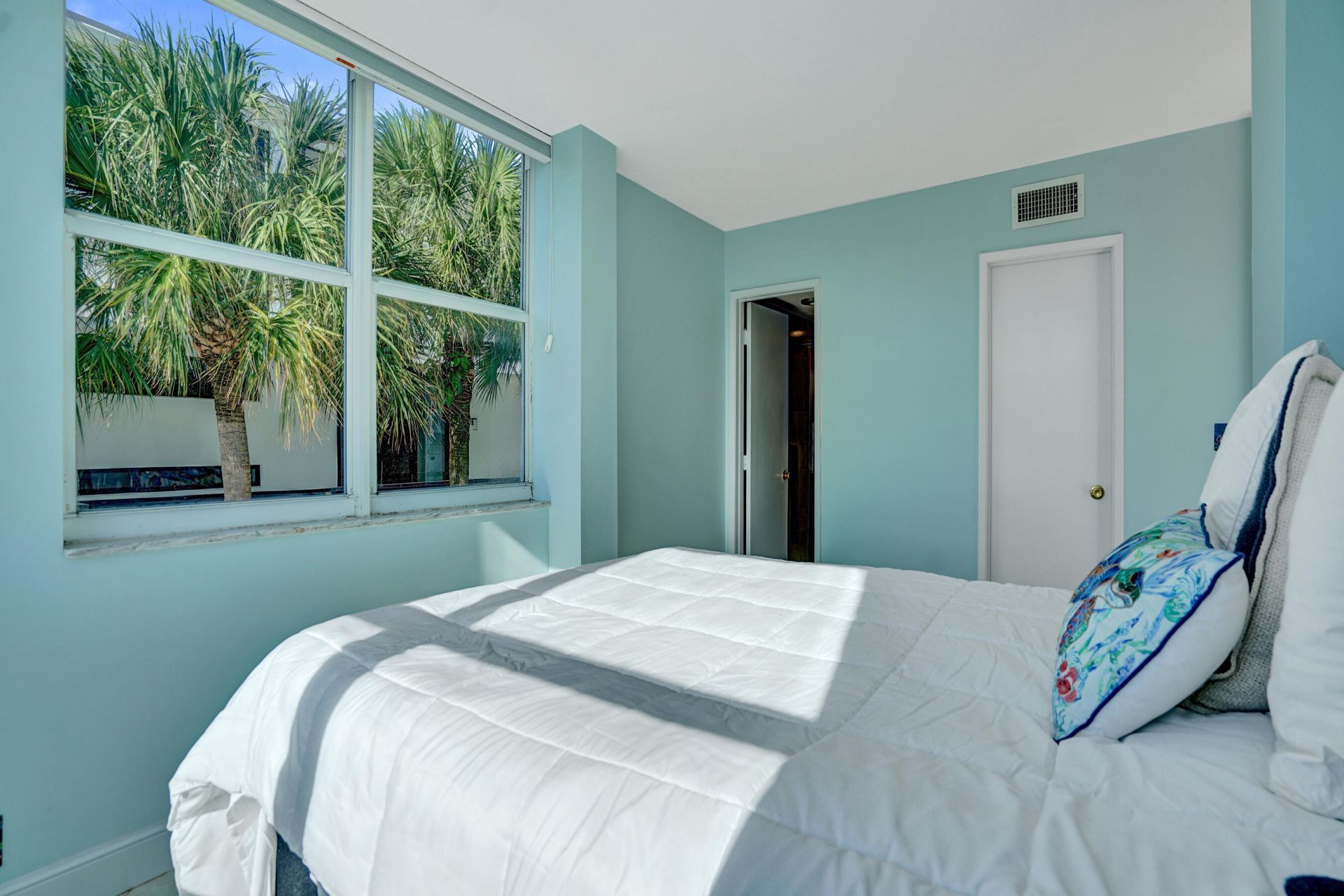 155 Isle Of Venice Drive, Unit 404, Fort Lauderdale, FL 33301 Photo