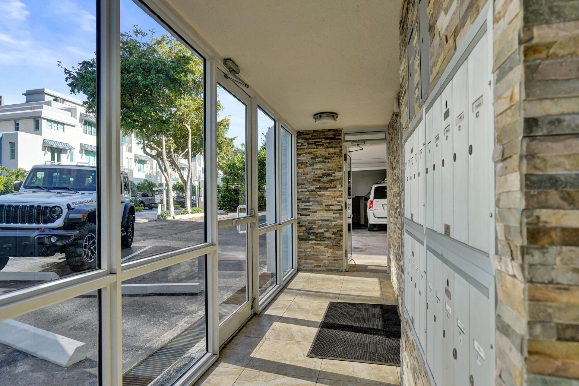 155 Isle Of Venice Drive, Unit 404, Fort Lauderdale, FL 33301 Photo