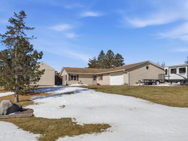 38630 Woodview Lane, Le Center, MN 56057