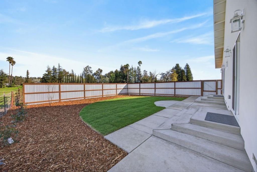 25265 Carlsbad Ave, Davis, CA 95616 Photo