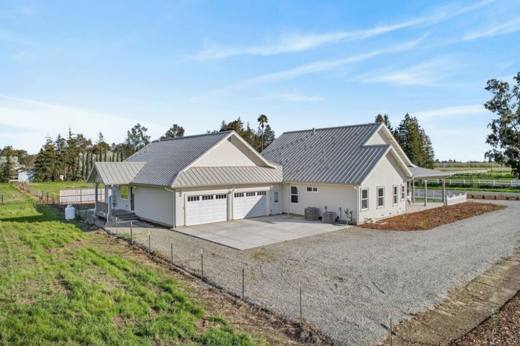 25265 Carlsbad Ave, Davis, CA 95616 Photo