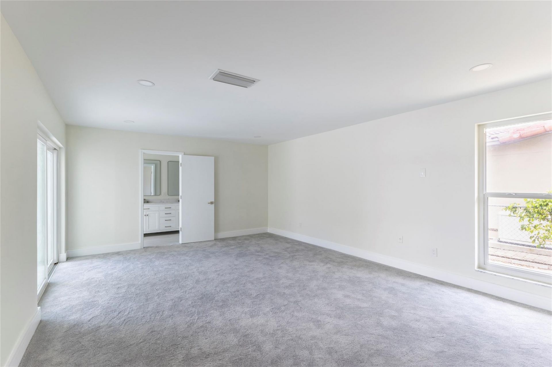 2255 NE 207th Street, Miami, FL 33180 Photo