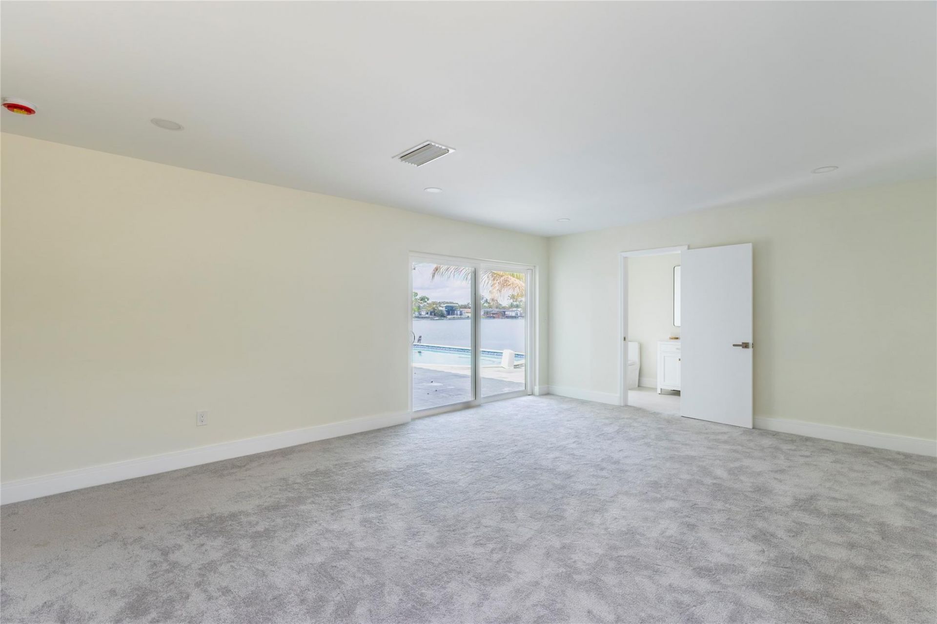 2255 NE 207th Street, Miami, FL 33180 Photo