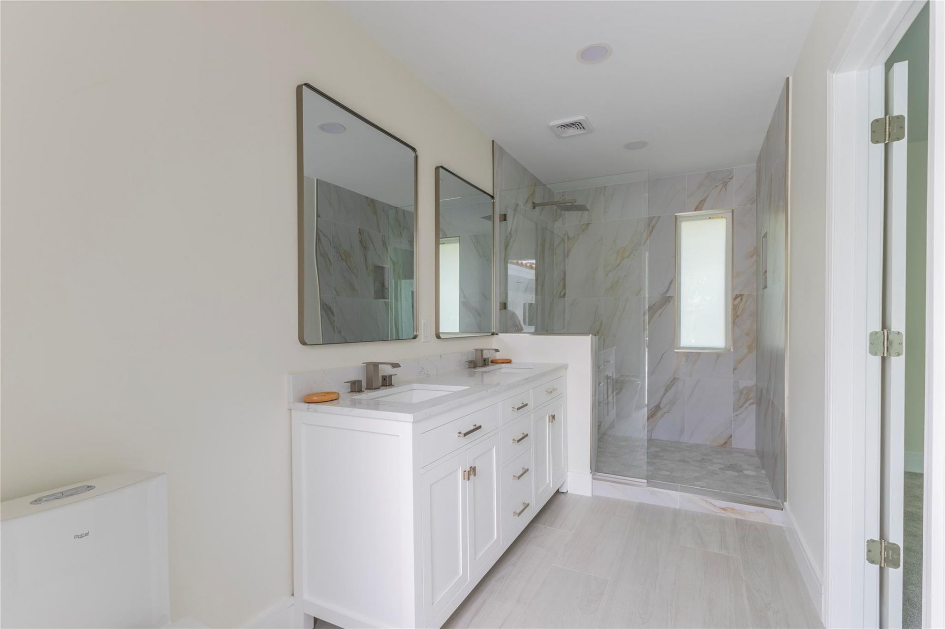 2255 NE 207th Street, Miami, FL 33180 Photo