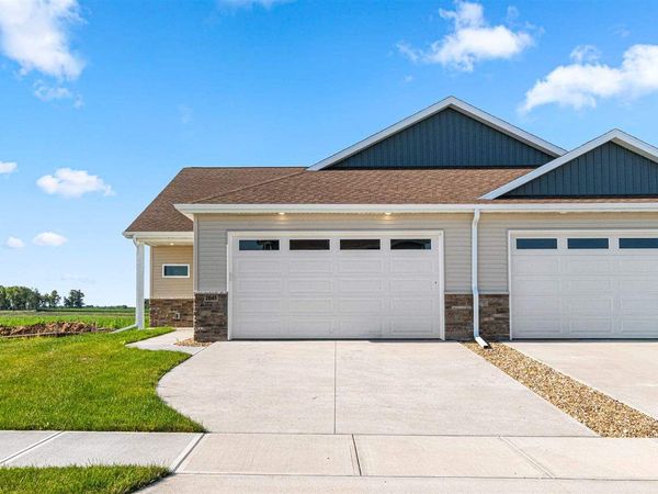 2045 Suttner Dr, North Liberty, IA 52317
