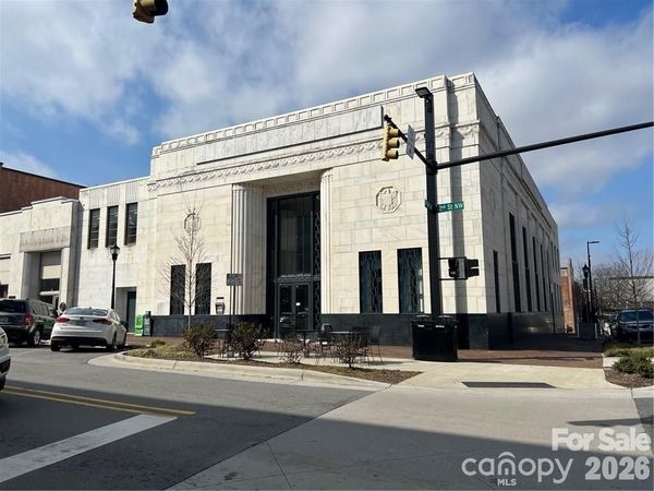 39 2nd Street NW, Hickory, NC 28601