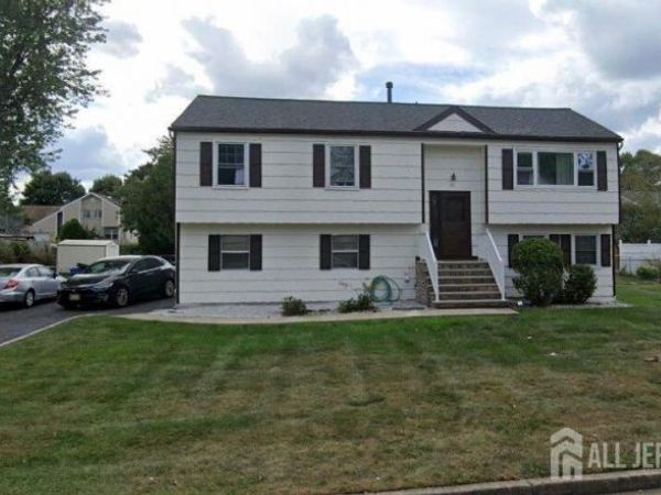 28 Oloughlin Drive, South Plainfield, NJ 07080