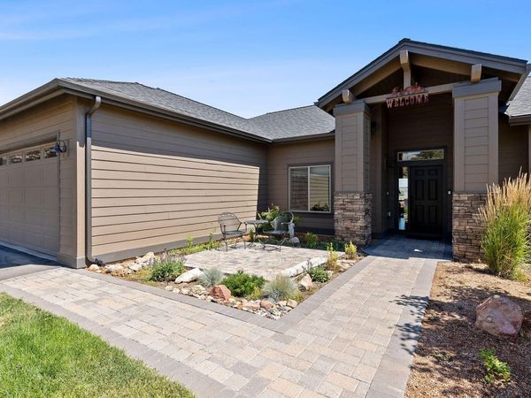 2213 NE Bunchgrass Court, Madras, OR 97741