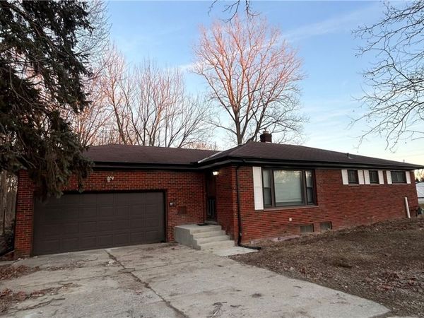 8523 Columbia Road, Olmsted Falls, OH 44138