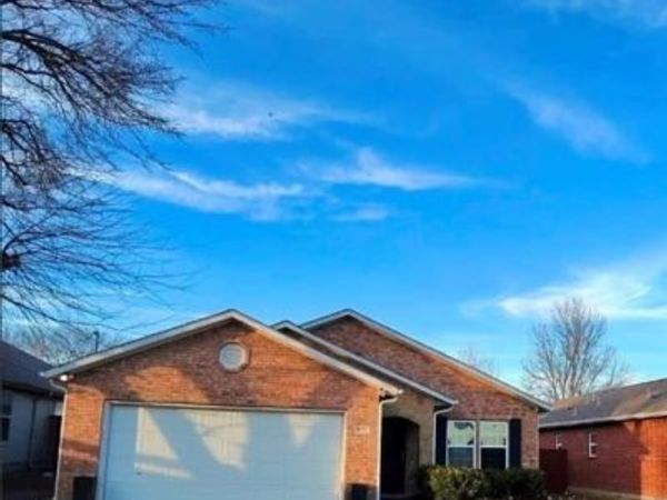 1806 Holland Street, Grand Prairie, TX 75051