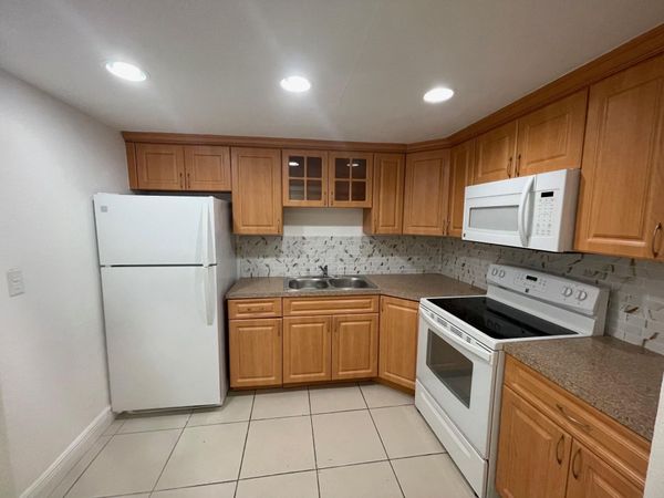 9365 Fontainebleau Blvd, Unit E117, Miami, FL 33172