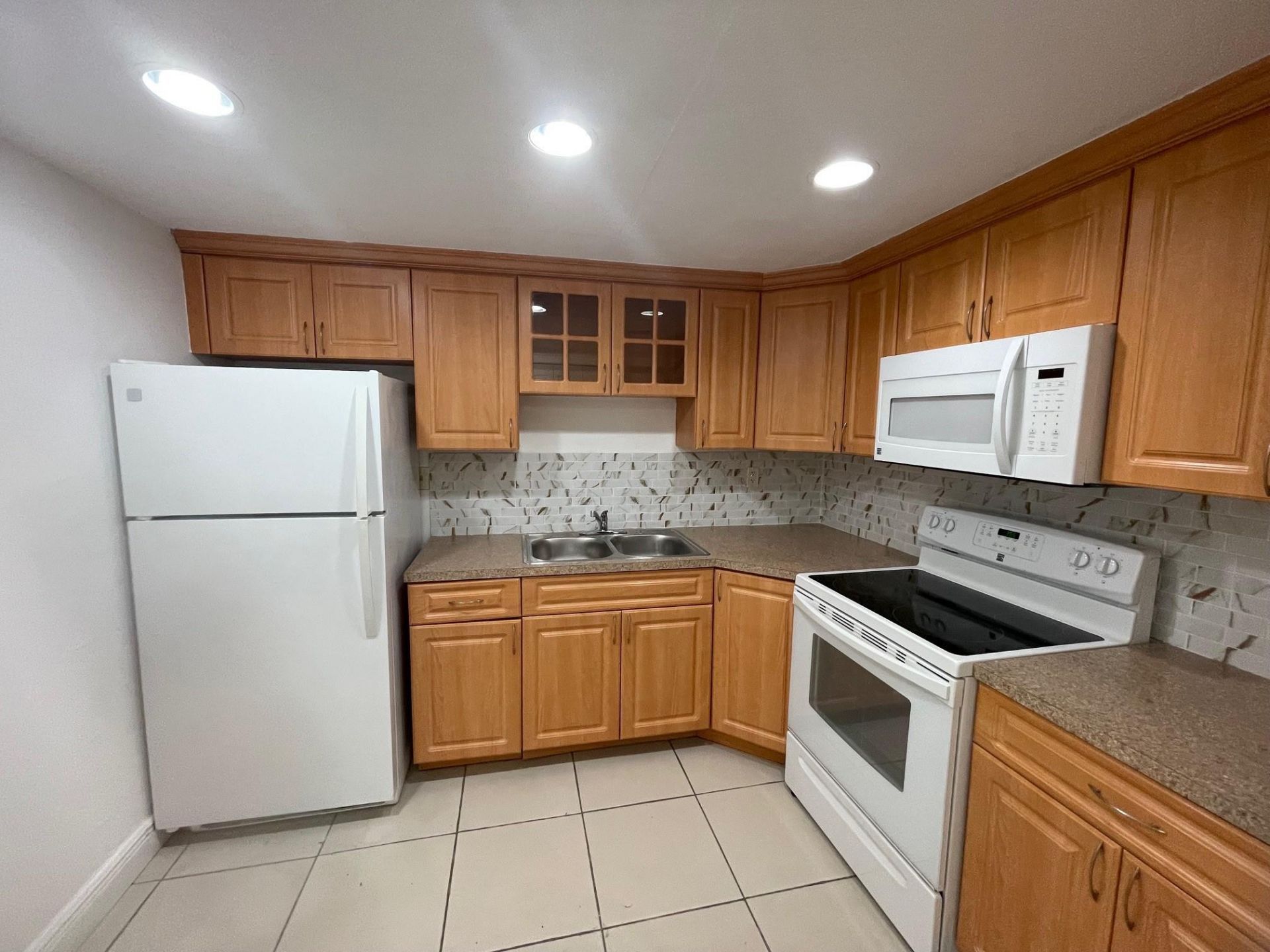 9365 Fontainebleau Boulevard, Unit E117, Miami, FL 33172 Photo