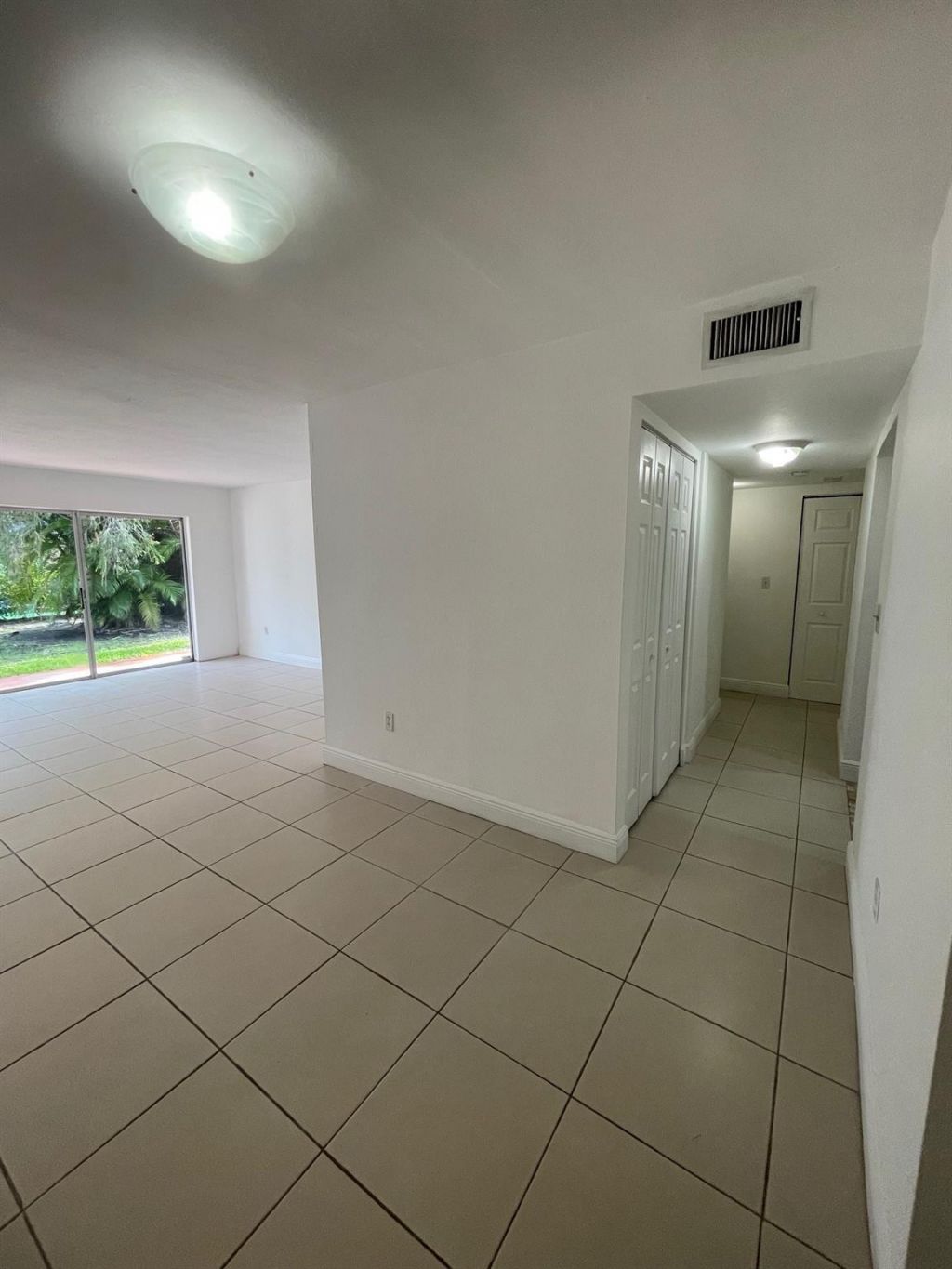 9365 Fontainebleau Boulevard, Unit E117, Miami, FL 33172 Photo