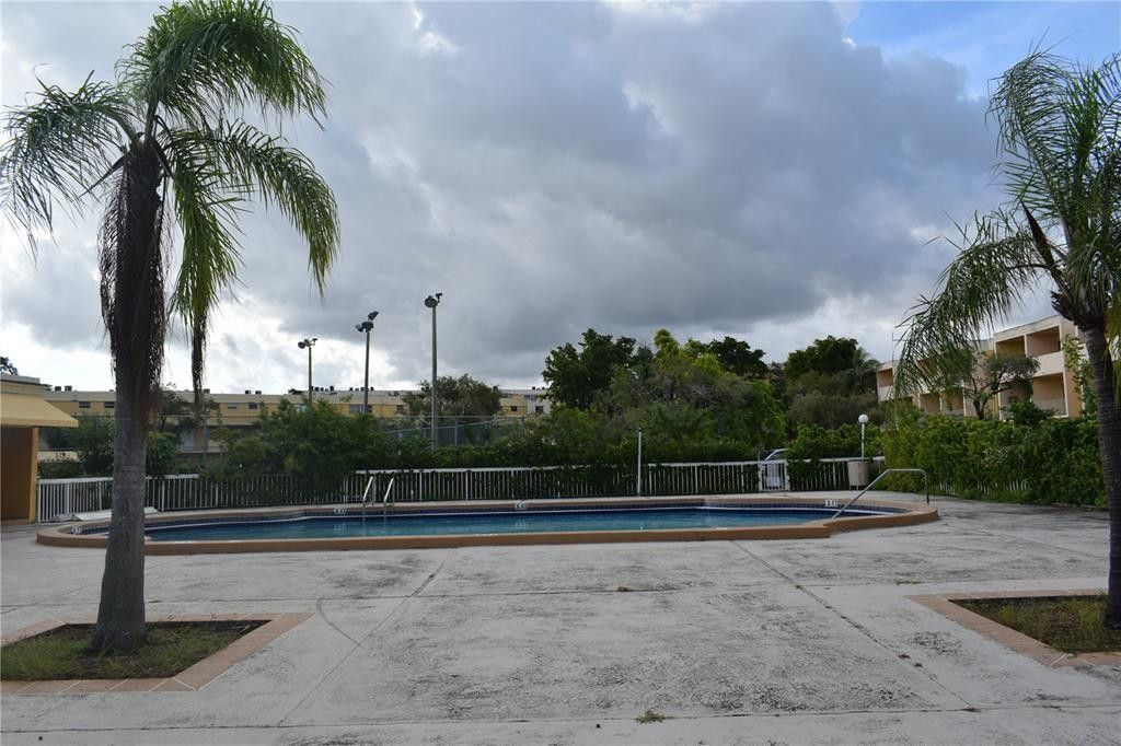 9365 Fontainebleau Boulevard, Unit E117, Miami, FL 33172 Photo