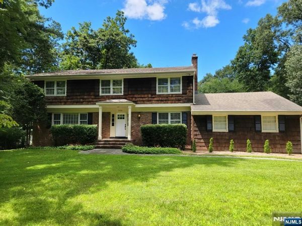 232 Steves Lane, FRANKLIN LAKES, NJ 07417