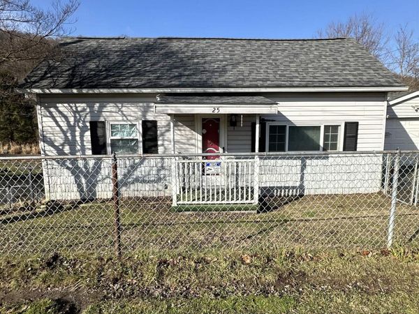 25 3rd Street, Gypsy, WV 26361