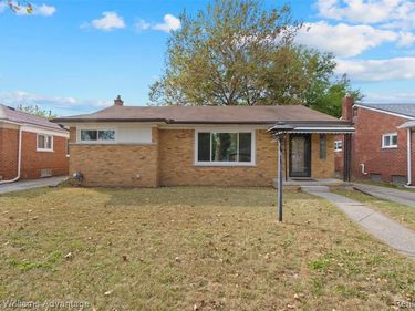 21701 Parklawn Street, Oak Park, MI 48237