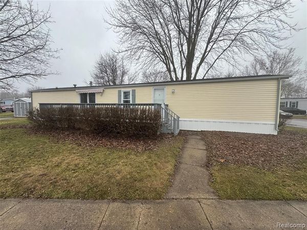 61 Beejay Dr, Lansing, MI 48906