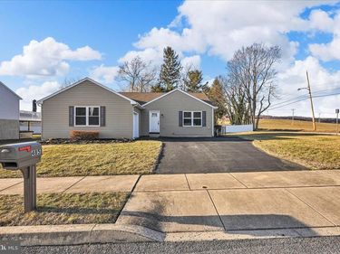 485 STEVEN DRIVE , YORK, PA 17406