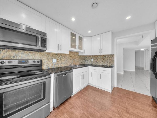 4156 Inverrary Dr, Unit 301, Lauderhill, FL 33319