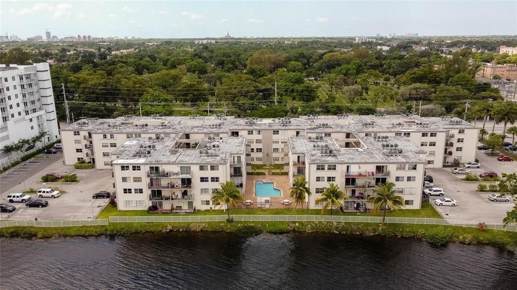 5505 NW 7th Street, Unit W301, Miami, FL 33126 Photo