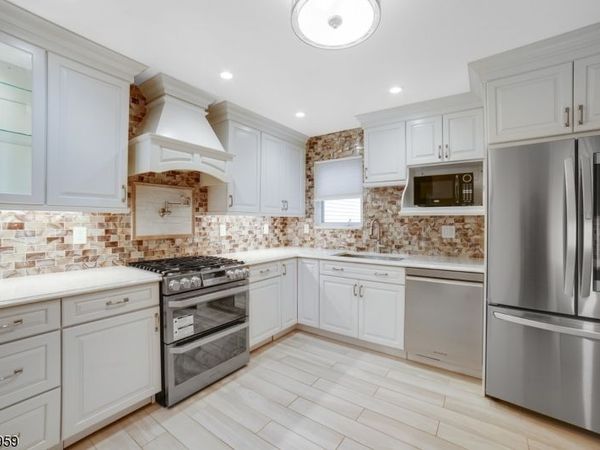 7 Hancock Ct, Montville, NJ 07045