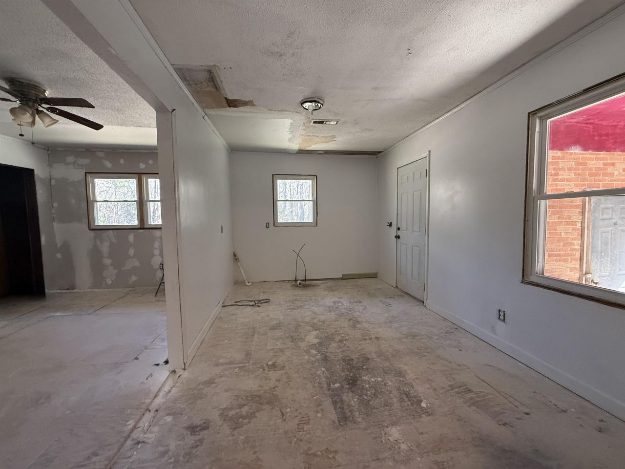 408 Eva Loop Photo 4