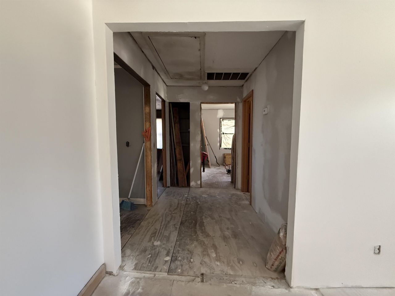 408 Eva Loop Photo 6