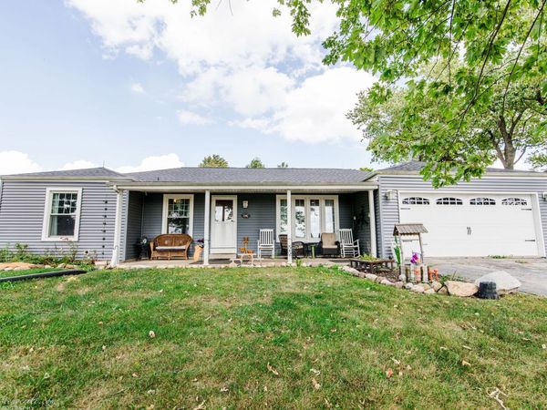 936 W Corning Road , Beecher, IL 60401