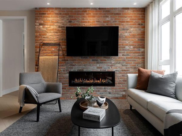 425 Lampson St, Unit 311, Esquimalt, BC V9A 0K5