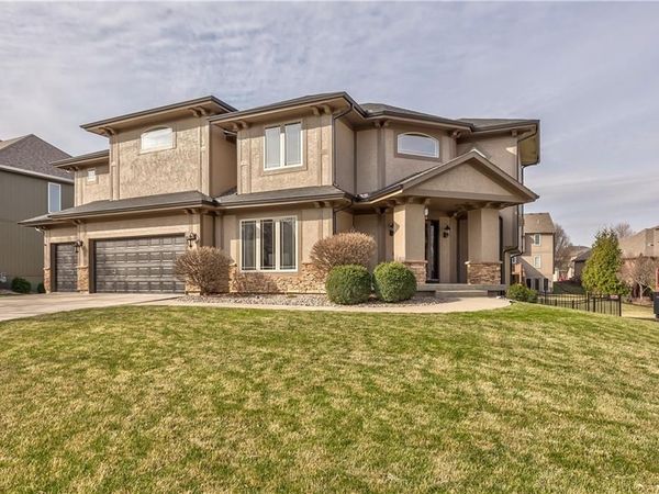 9618 S Appleridge Lane, Lenexa, KS 66227