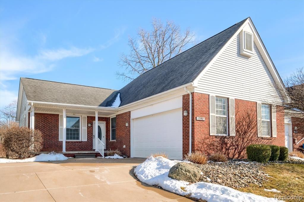 1390 Luxington Drive, Lapeer, MI 48446 Main Photo