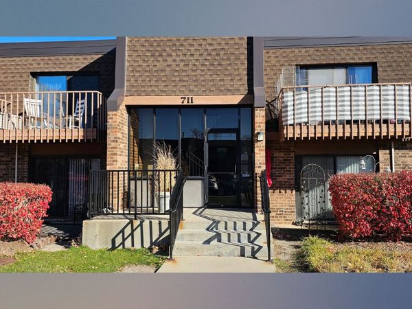 711 Tipperary Court , Unit 1B, Schaumburg, IL 60193