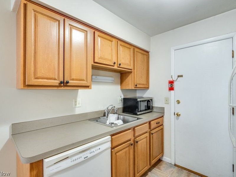 25600 Country Club Boulevard, Unit 4, North Olmsted, OH 44070 Photo 11