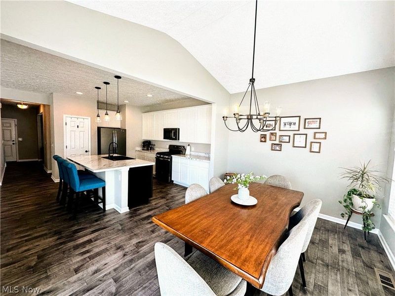 37437 White Feather Avenue, North Ridgeville, OH 44039 Photo 5