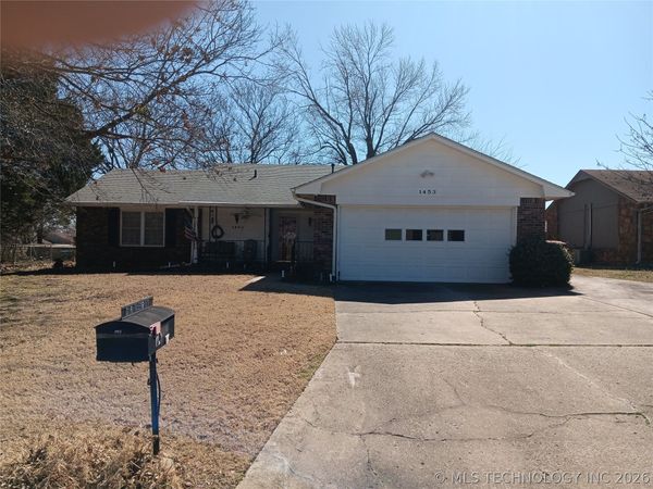 1453 E Paradise Park Street, Claremore, OK 74017