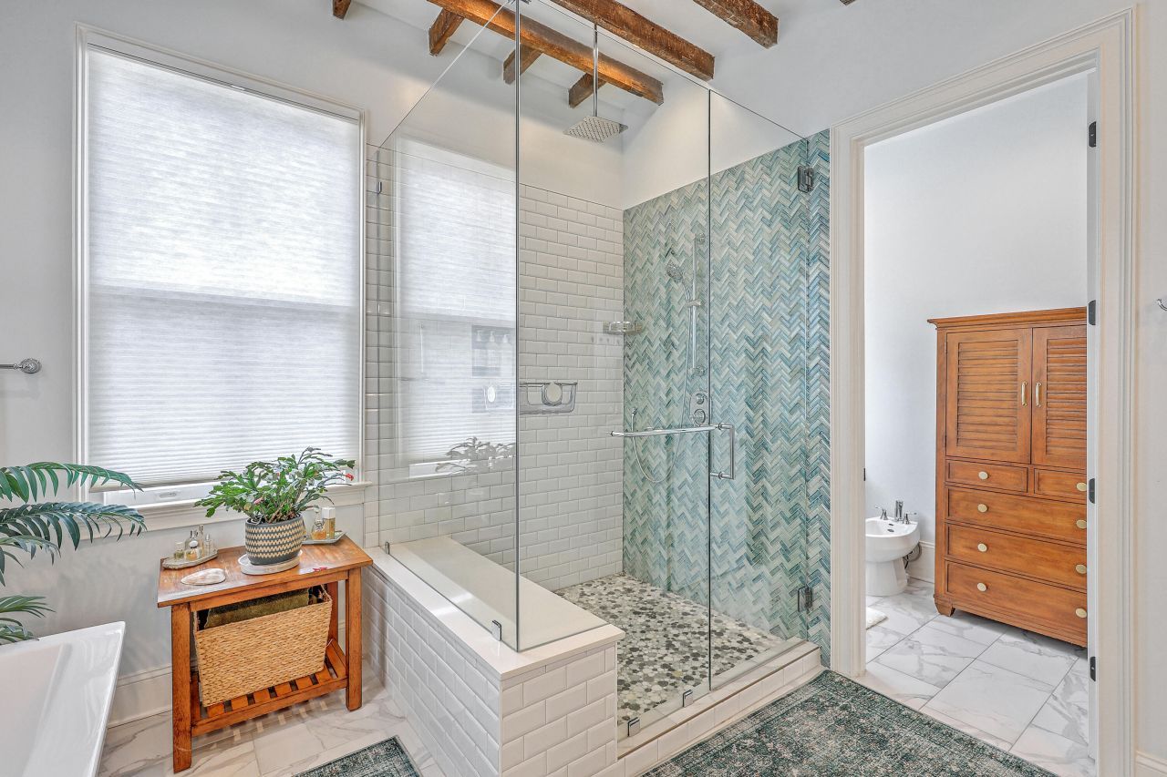 26 Charlotte Street Photo 25