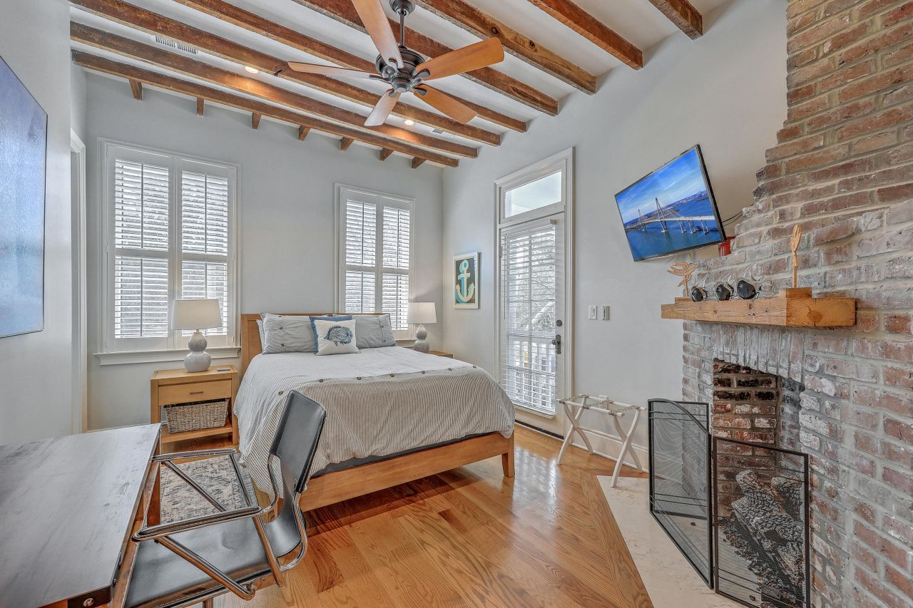 26 Charlotte Street Photo 29