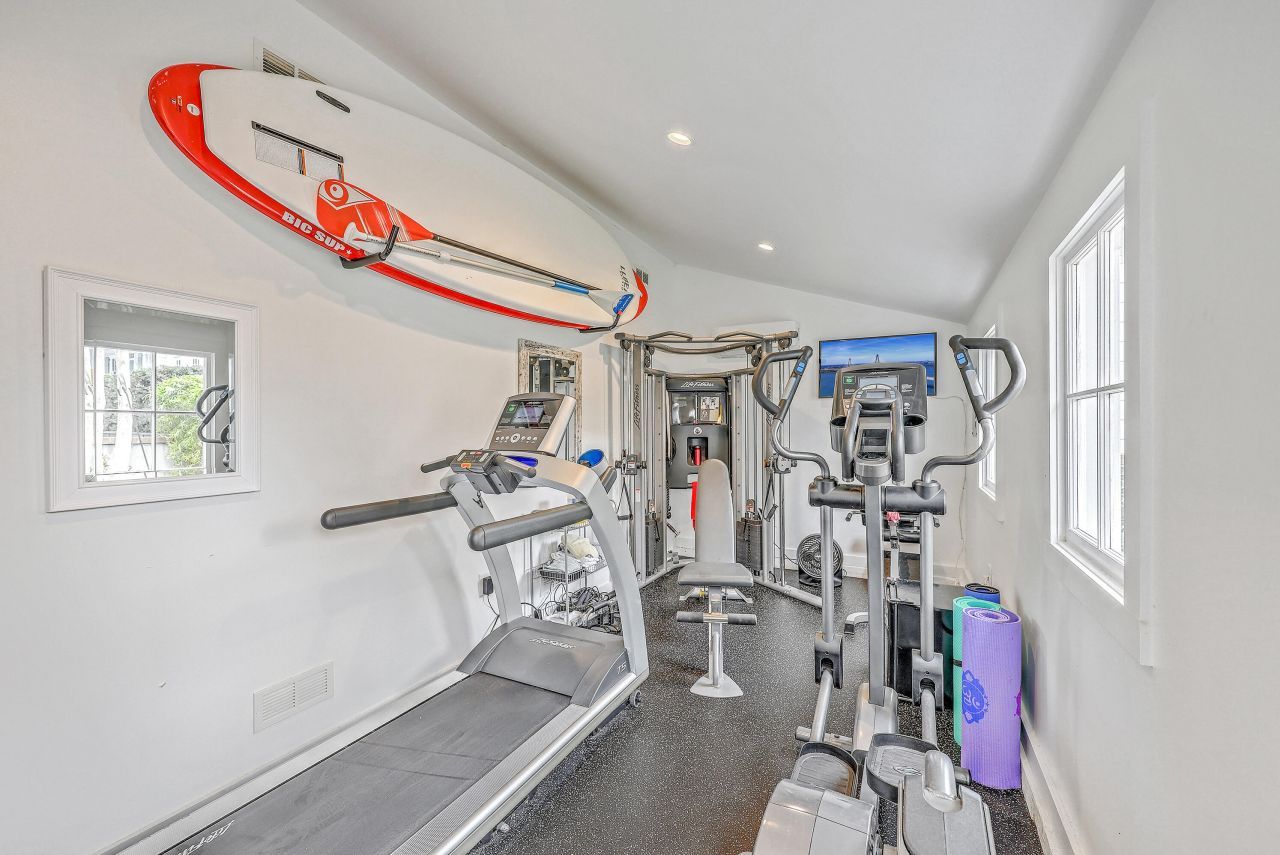 26 Charlotte Street Photo 36