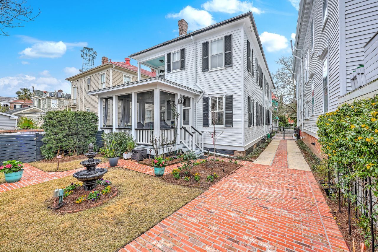 26 Charlotte Street Photo 9