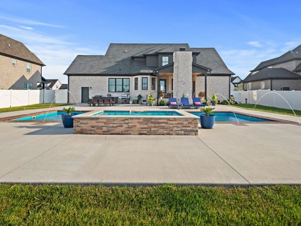 3718 Carriage Dr, Murfreesboro, TN 37128