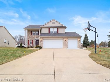 4028 Grand Oaks Court, Burton, MI 48519