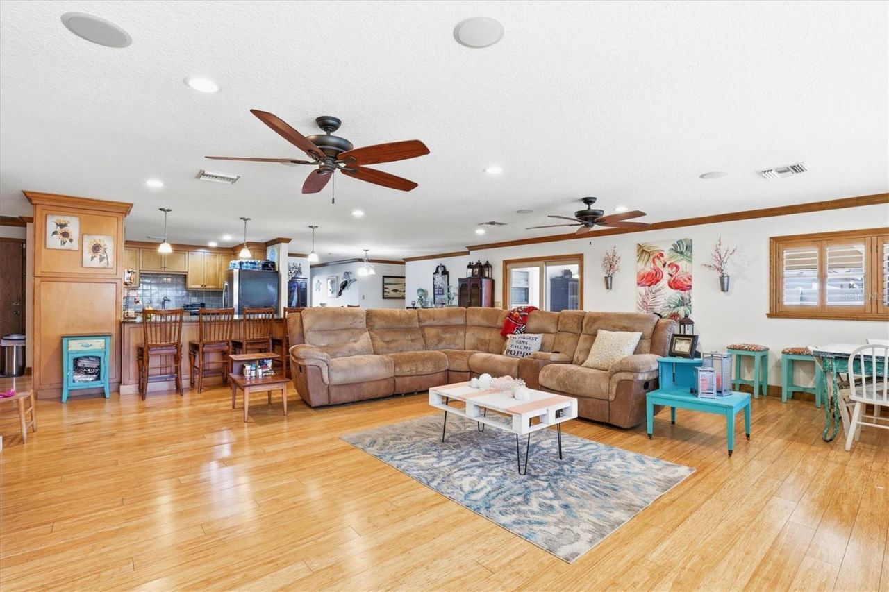 807 W Russell Drive , Plant City, FL 33563 Photo