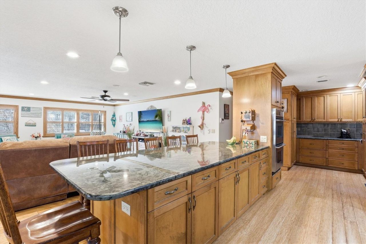 807 W Russell Drive , Plant City, FL 33563 Photo