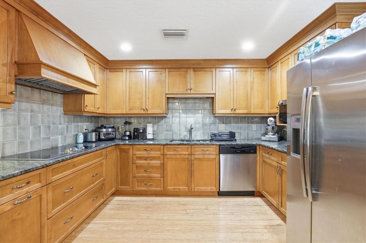 807 W Russell Drive , Plant City, FL 33563 Photo